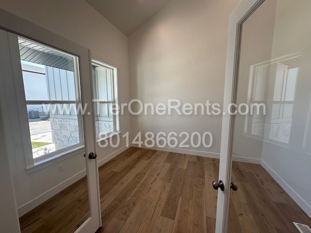 Foto del edificio - This property offers a NO DEPOSIT option a...