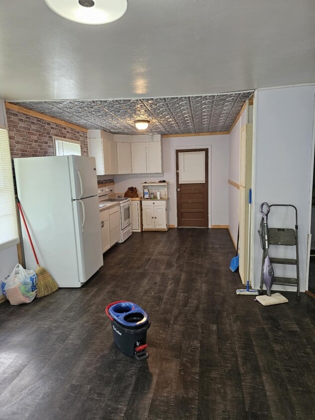 Primary Photo - 1055 6th St
