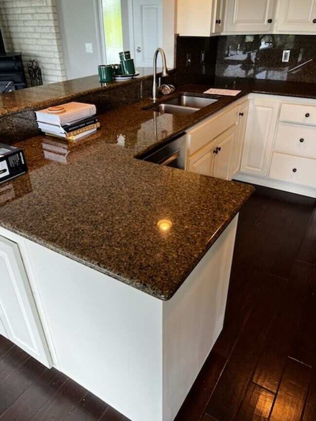 Foto del edificio - 1302-1304 38th Ave Ct NW