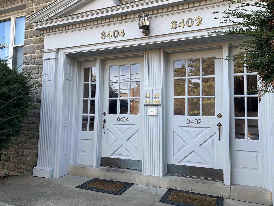 Foto principal - 6404 Montgomery Rd