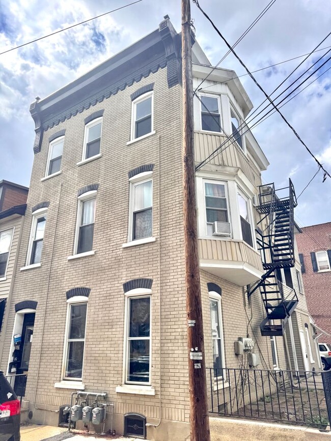 Building Photo - 917 Liberty St