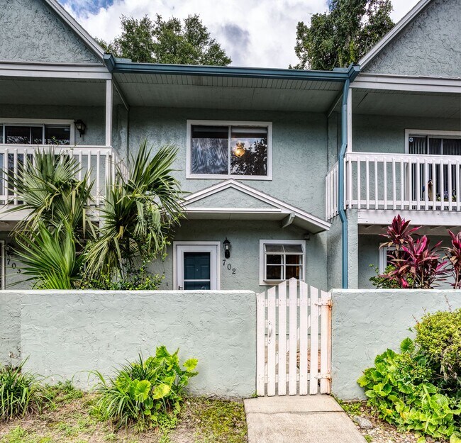Foto del edificio - 2 Bedroom, 2.5 Bath Townhome In SW Pickwick Park