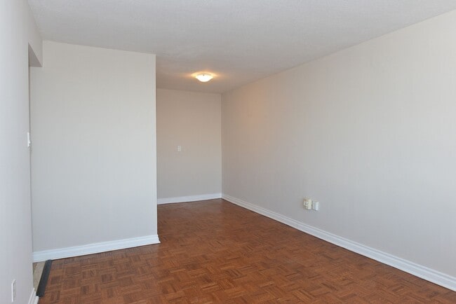 Building Photo - 230 Oak St