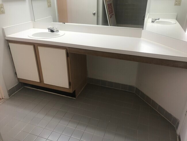 Foto del edificio - 2871 N Oakland Forest Dr