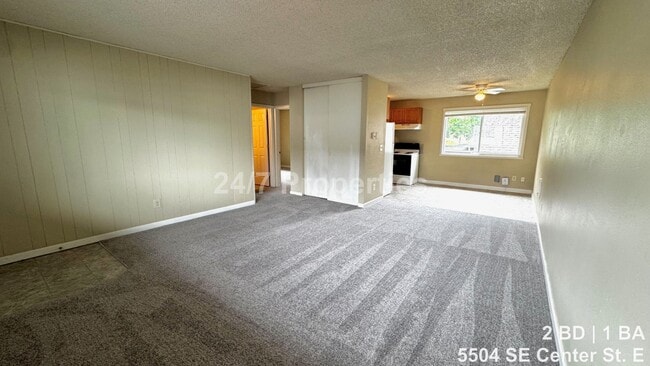 Building Photo - Upper-Level 2 BD | 1 BA Home - FoPo