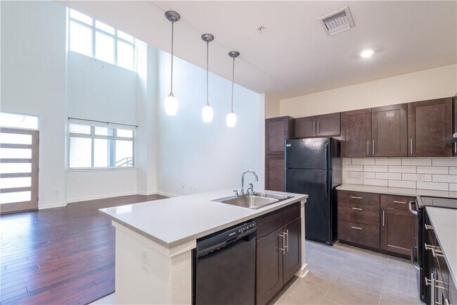 Building Photo - 6700 Menchaca Rd