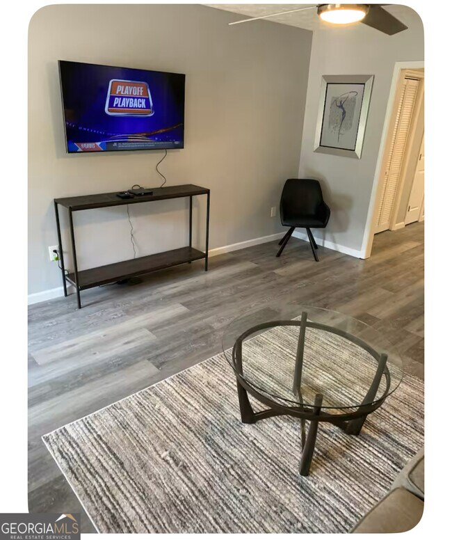 Foto del edificio - 856 Five Forks Trickum Rd SW