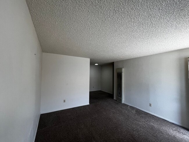Building Photo - NE134-Robinson, Lorenz