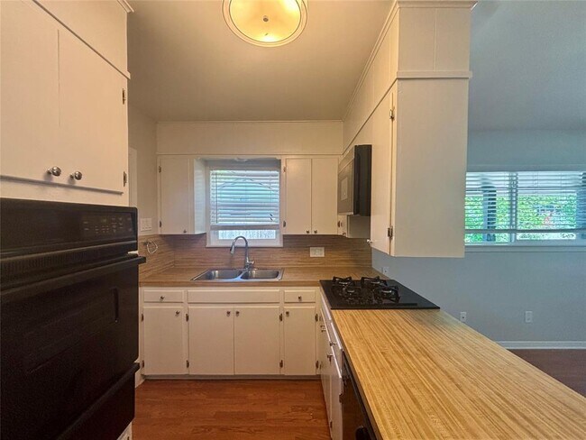 Building Photo - 5408 Sunshine Dr