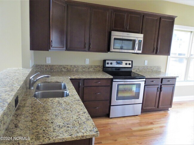 Foto del edificio - 119 Cypress Cir