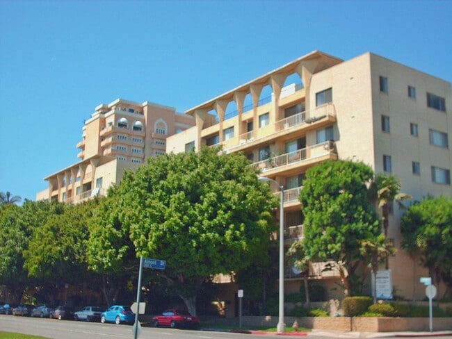 Interior Photo - Burton Plaza..Gorgeous Newly Remodeled Studio..Prime Location!
