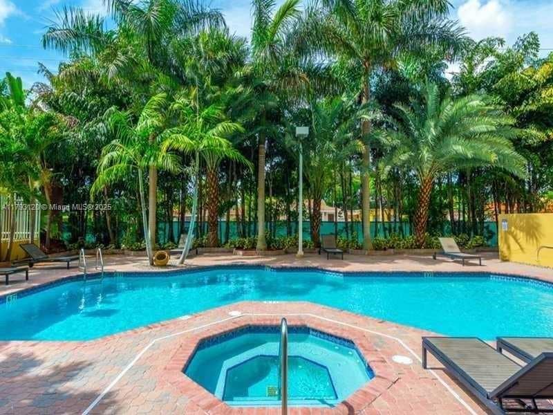 Primary Photo - 3500 Coral Way
