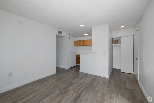 1BR, 1BA - 500SF - Living Room - Sunflower Apartments