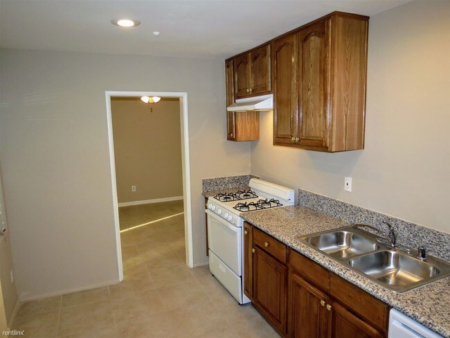 Building Photo - 9563 Fontana Ave