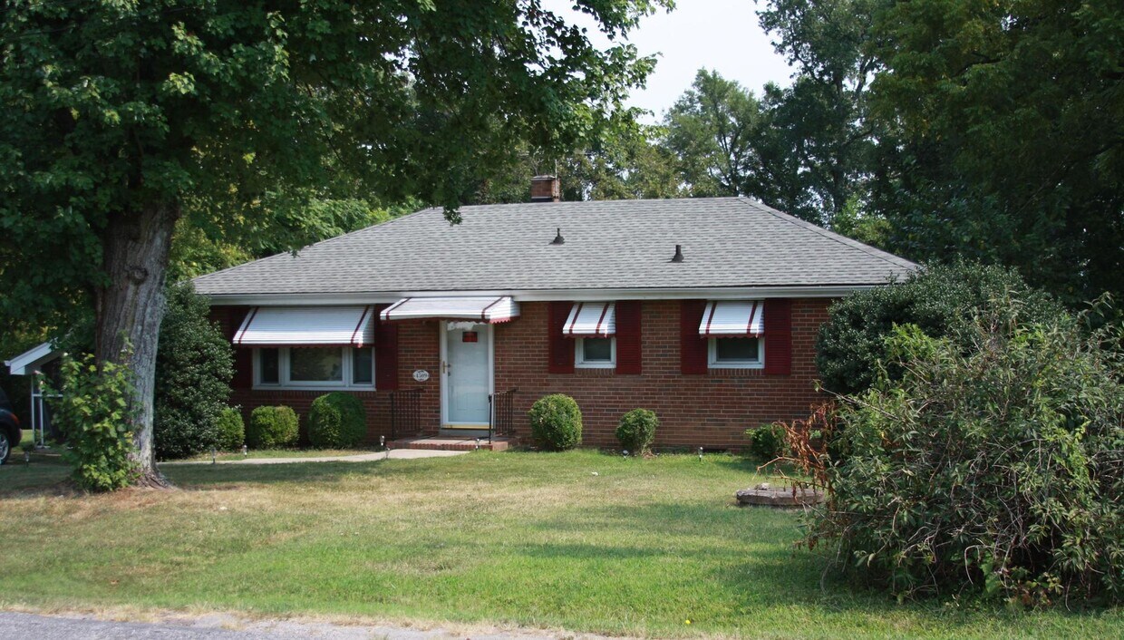 Foto del edificio - 3 bedroom Ranch / Showings begin  Jan 15th