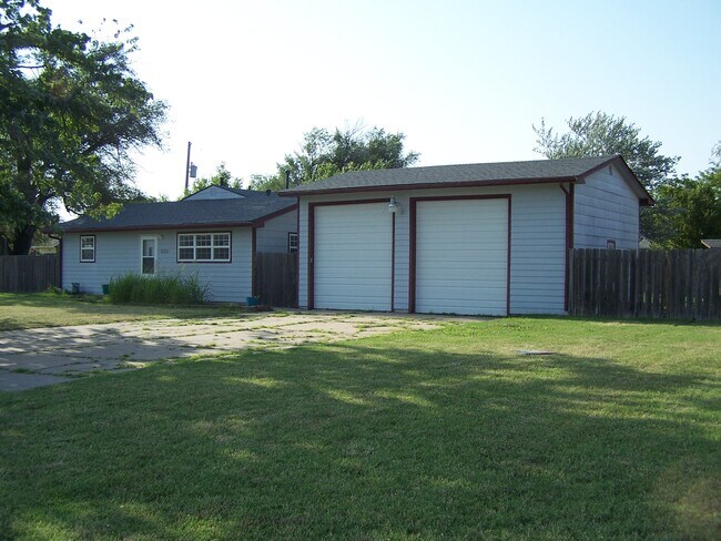 Building Photo - 9220 E Funston St