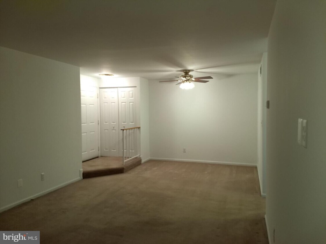 Foto principal - 5817 Cove Landing Rd