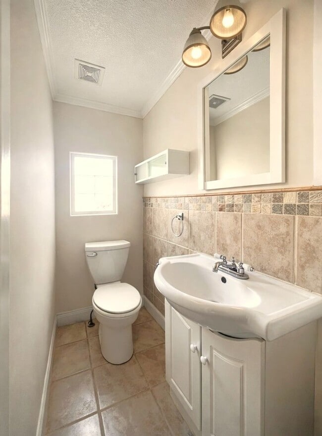 Building Photo - SEE IT NOW: Charming Kansas City Home in a Great Location – Walking Distance to Waldo!