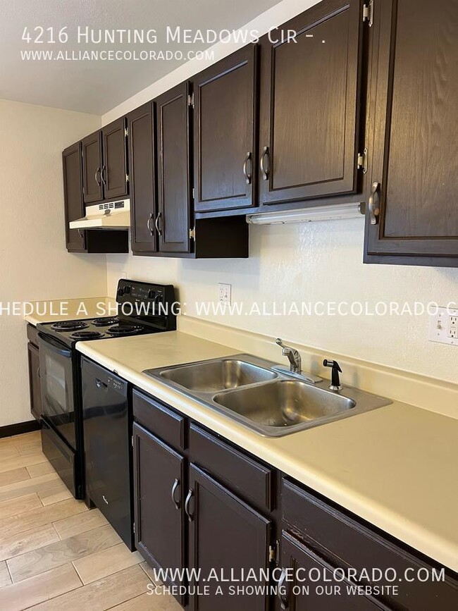 Foto del edificio - 4216 Hunting Meadows Cir