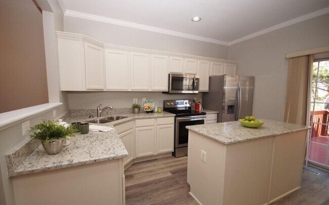 Building Photo - 5563 Vista View Ct