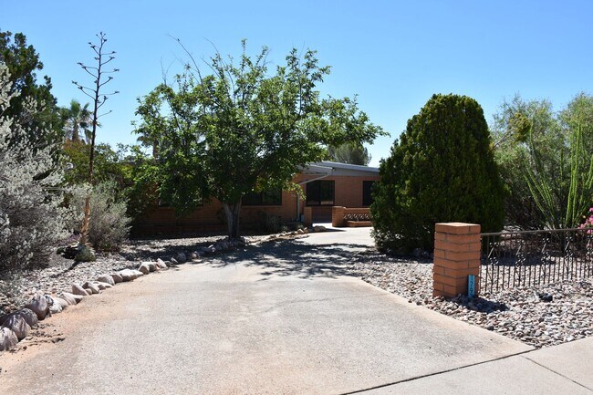 Building Photo - Great home in Mature Neighborhood