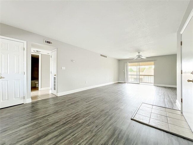 Building Photo - 568 Orange Dr
