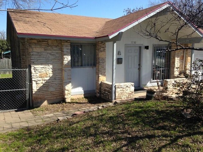 Building Photo - 1710 Ledgewood Dr
