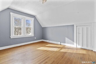 Building Photo - 484 Church St