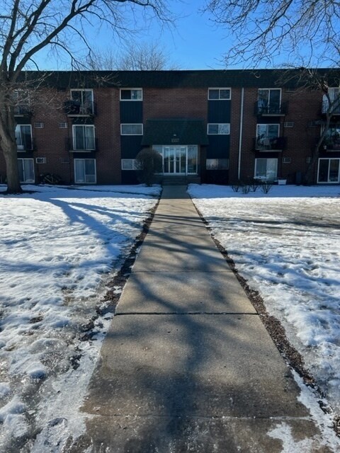 Foto del edificio - 1557 W Irving Park Rd