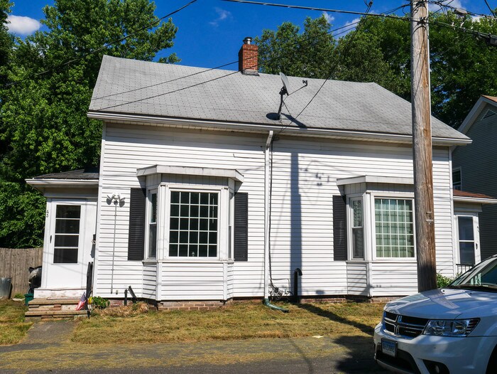 43 High St, South Hadley, MA 01075 Apartment for Rent in South Hadley