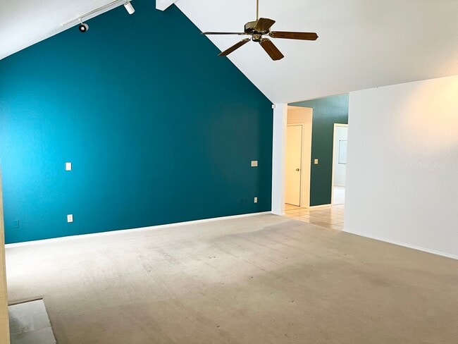 Building Photo - Stunning 3-Bedroom Contemporary Home with ...