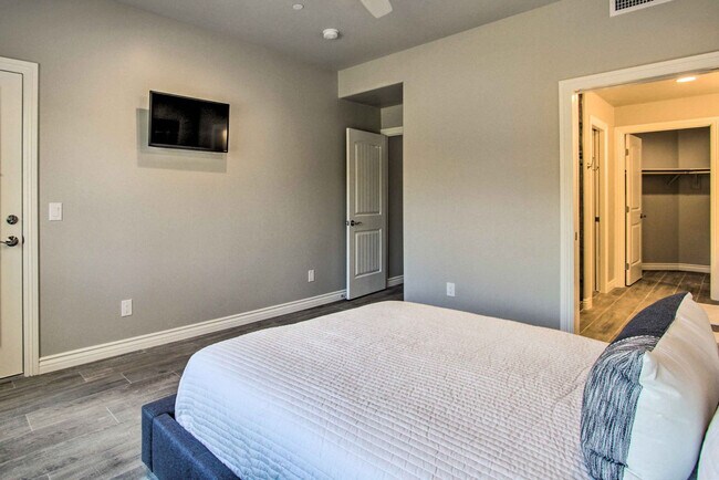 Foto del edificio - 6145 E Cave Creek Rd