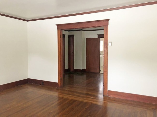 Building Photo - Los Gatos Charming 2 Bedroom Right Downtown