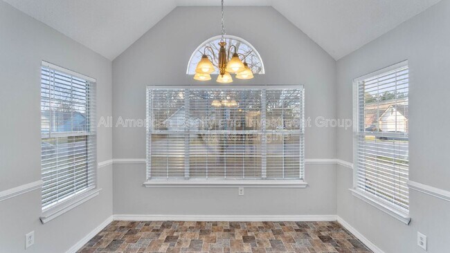Foto del edificio - 330 Brookwood Blvd