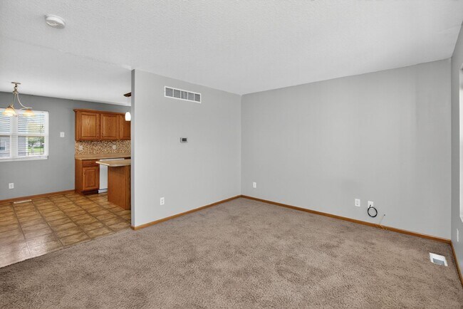 Foto del edificio - SPACIOUS COMFORT!! 3 Bedroom, 2 Bathroom Home in Ankeny!