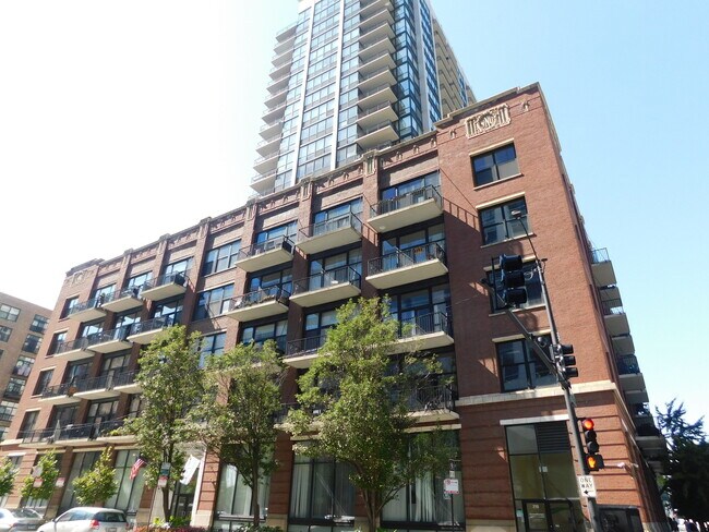 Building Photo - 210 S Desplaines St