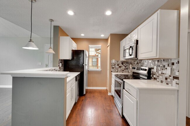 Foto del edificio - Charming 2BR Condo in Alpharetta