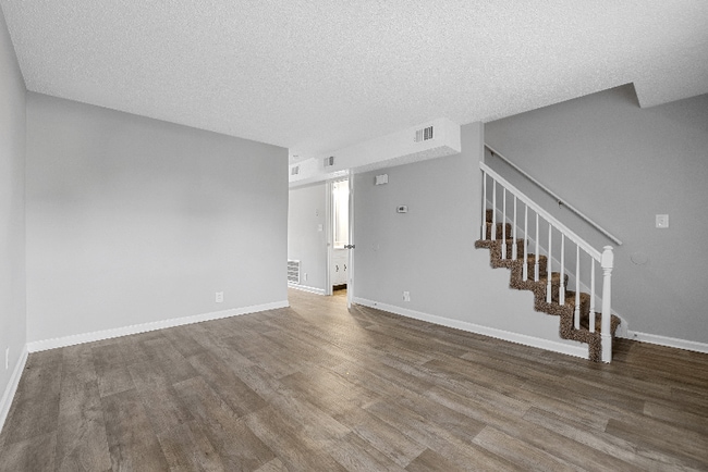 Foto del edificio - 815 Golf View Pl