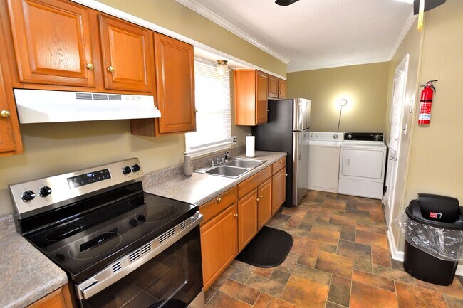 Building Photo - 112 Daniels Ave