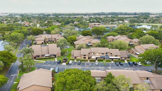 Foto del edificio - 2358 NW 37th Ave