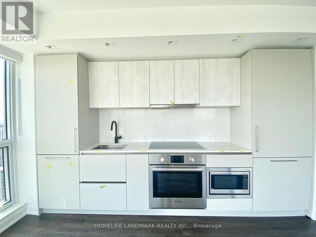 Building Photo - 609 Sherbourne St