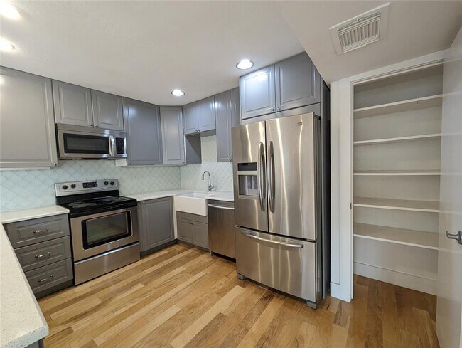 Foto del edificio - 1101 Shoal Creek Blvd