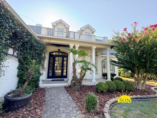 Building Photo - Exquisite Tropical Oasis: Luxury Long-Term...