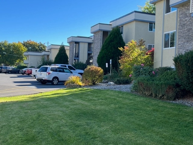 Building Photo - Brentwood Garden Apartments