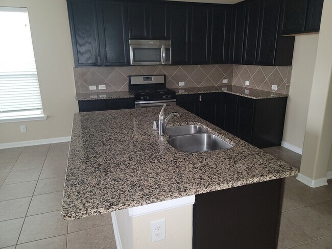 Foto del edificio - 17223 Pecos Park Ln