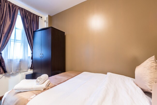 Foto del edificio - 308 W 18th St