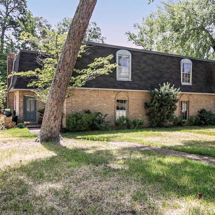 Foto principal - 3 Bed 2 Bath Duplex, Tyler TX! Being Made ...