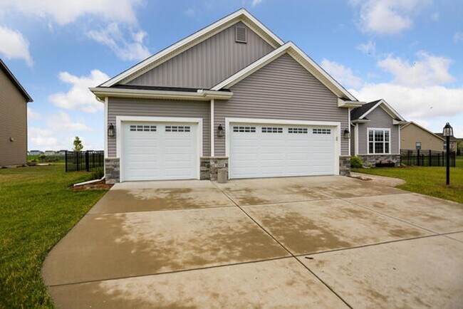 Foto del edificio - 4 Bedroom Ranch in SW Champaign - Availabl...