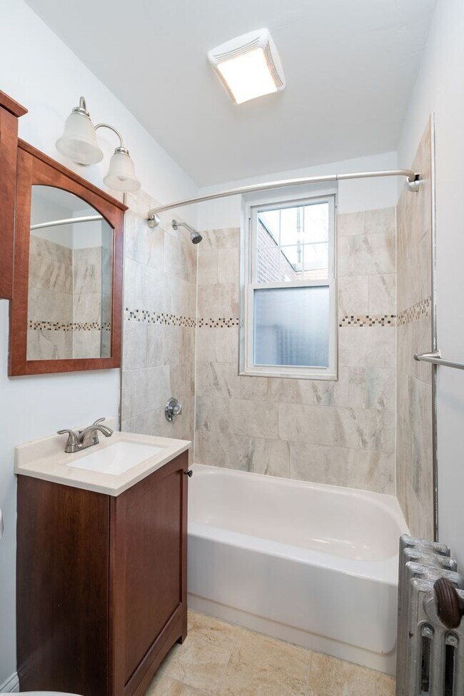 Foto del edificio - Nicely renovated 1 bed in Brighton.