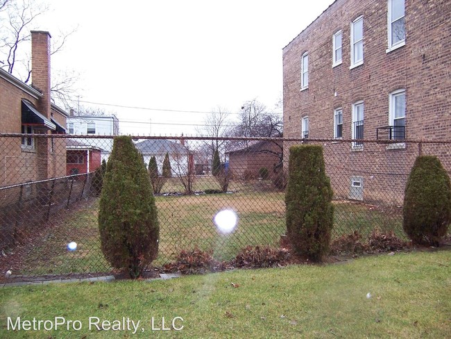 Building Photo - 55 E 98th St